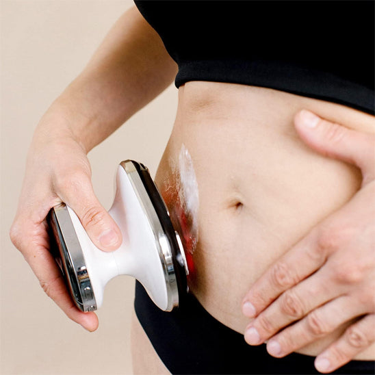 fille masse abdomen appareil de massage RF