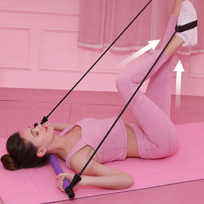fille sur sol utilise élastique musculation